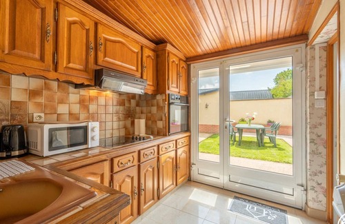 Formerie Cottage | Charming 2-Bedroom Home with WiFi, TV, and BBQ, Near Shops and Tourist Sites