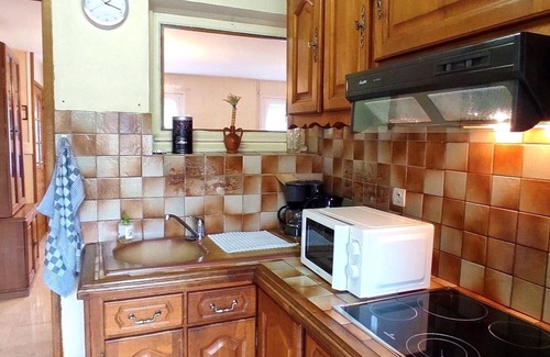 Formerie Cottage | Charming 2-Bedroom Home with WiFi, TV, and BBQ, Near Shops and Tourist Sites