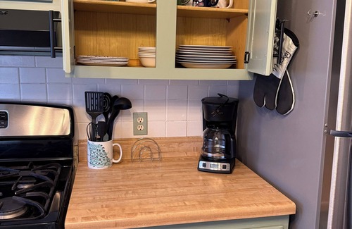 Lindenwood Park House | Charming 2-bedroom home in St.Louis with easy access to all city wide adventures