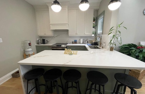 Parkdale House | Charming 2-bedroom Home High Park/Roncesvalles