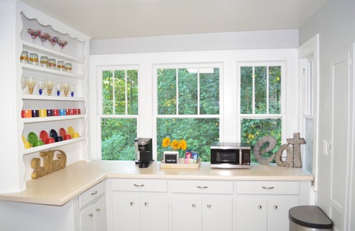 Lynn House | Charming 2-bedroom home in tranquil Tryon. Walking distance to town