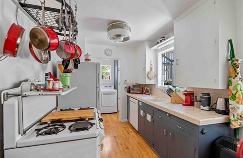 Ojai House | Charming 2 bedroom home located steps from downtown Ojai - walk to everything!
