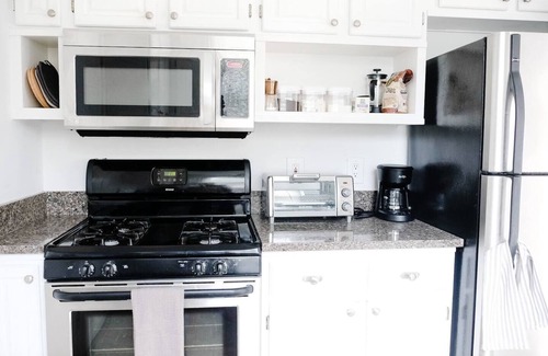 Vallejo House | Charming 2-bedroom home in quiet neighborhoodnn
