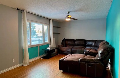 Jasper Place House | Charming 2-bedroom house with AC, WiFi in lovely Edmonton