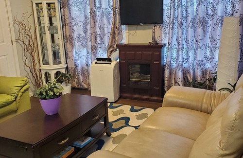 Southwest Mission House | Charming 2-bedroom house in beautiful Kelowna with WiFi, AC