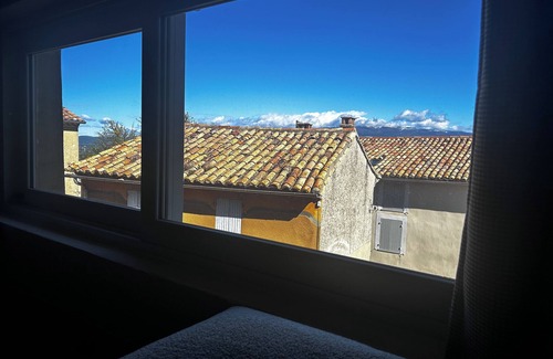 Venasque House | Charming 2-bedroom house in a historic and beautiful village