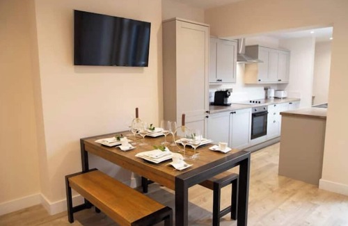 Lincoln House | Charming 2-Bedroom House