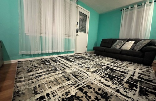 Aberdeen House | Charming 2-bedroom house in Aberdeen with WiFi and AC
