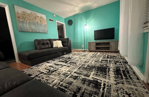 Aberdeen House | Charming 2-bedroom house in Aberdeen with WiFi and AC