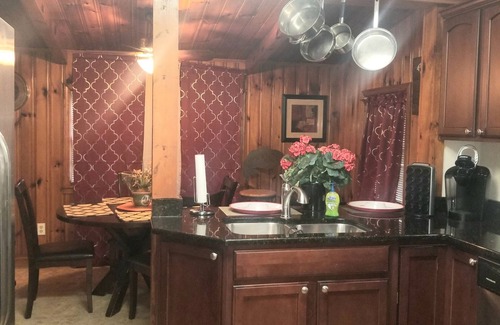 Columbia House | Charming 2-bedroom house with AC, WiFi in Columbia