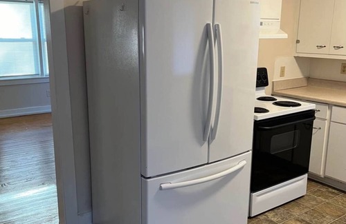 Columbia House | Charming 2-bedroom house in lovely Columbia with AC/WiFi and smart tv. Backyard