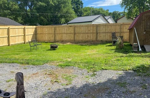 Columbia House | Charming 2-bedroom house in lovely Columbia with AC/WiFi and smart tv. Backyard
