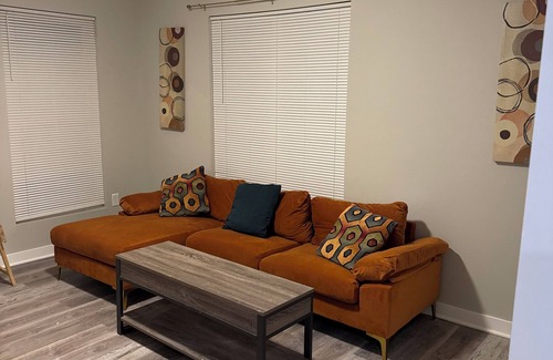 West Columbus House | Charming 2-bedroom house with AC, WiFi in Columbus