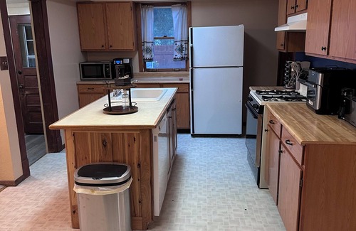 Crawford House | Charming 2-bedroom house with AC, Wi-Fi in serene Crawford, NE.