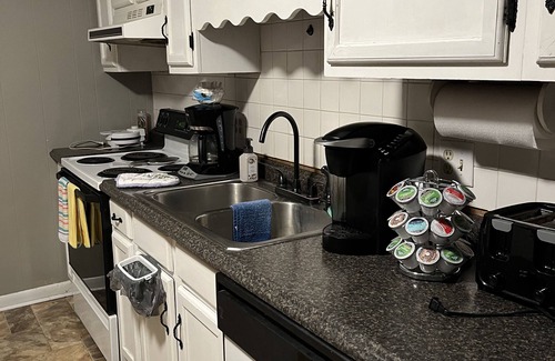 Fairmont House | Charming 2-bedroom house with WiFi in historic downtown Fairmont