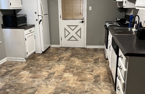 Fairmont House | Charming 2-bedroom house with WiFi in historic downtown Fairmont