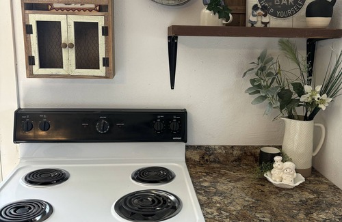 Franklin House | Charming 2-bedroom house w WiFi and AC in Franklin located near Ranch ball park