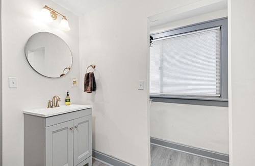 South Kansas City Villa | Charming 2 bedroom house!