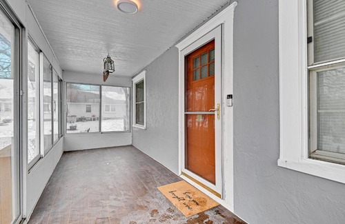 South Kansas City Villa | Charming 2 bedroom house!