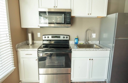 La Plata House | Charming 2-bedroom house with WiFi, Patio/grill in wonderful Kirksville area.