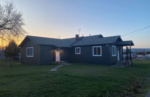 Lewiston House | Charming 2-bedroom house with WiFi and AC in Lewiston Orchards