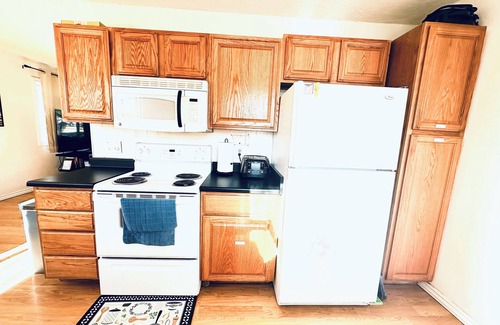 Franklin to the Fort House | Charming 2-bedroom house with heat, WiFi in amazing Missoula