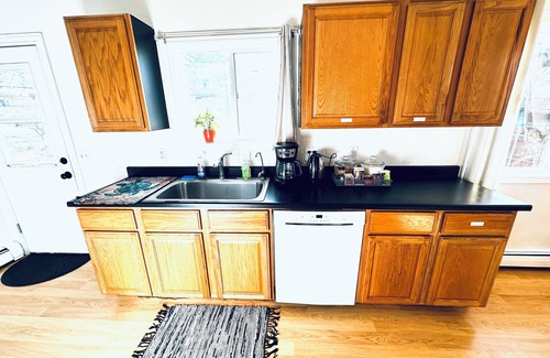 Franklin to the Fort House | Charming 2-bedroom house with heat, WiFi in amazing Missoula