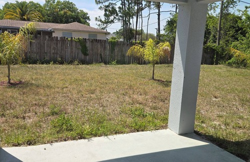 Interchange Square House | Charming 2-bedroom house in Palm Bay with WiFi and AC