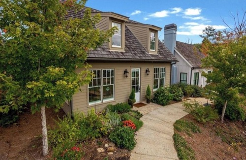 Palmetto House | Charming 2-bedroom house in Serenbe with AC, WiFi