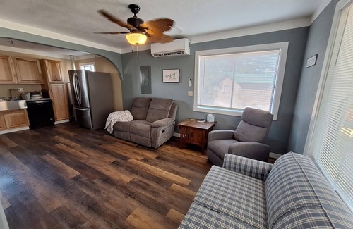 Pendleton House | Charming 2-bedroom house with WiFi, AC in fabulous Pendleton