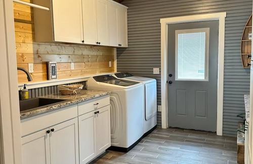 Pinedale House | Charming 2-bedroom house in Pinedale with WiFi