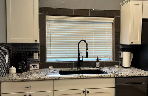Pinedale House | Charming 2-bedroom house in Pinedale with WiFi