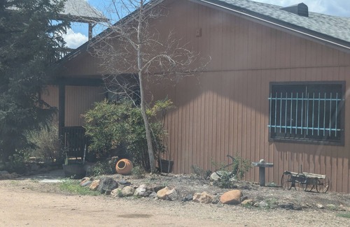 Iron Springs House | Charming 2-bedroom house in terrific Prescott with WiFi, AC