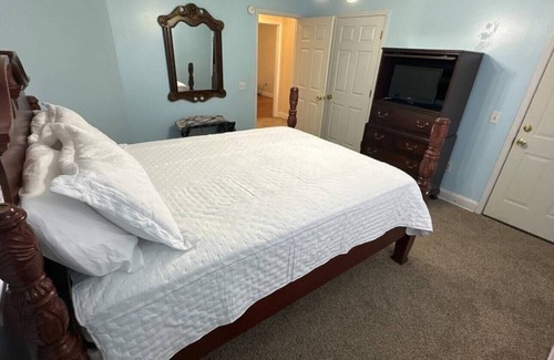 Martinsville House | Charming 2-bedroom House in charming Ridgeway/Martinsville