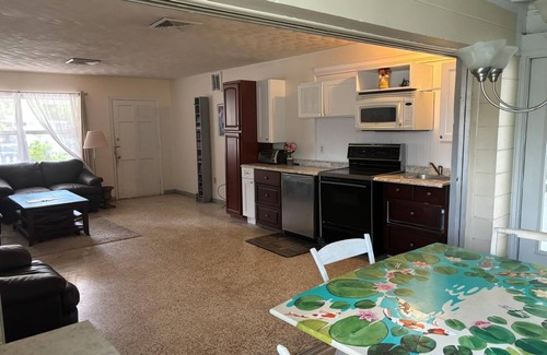 Arlington Park House | Charming 2-bedroom house in amazing Sarasota close to all yet quiet.petfriendly