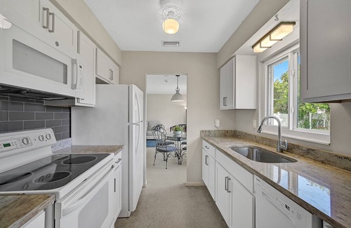 Sarasota Springs House | Charming 2-bedroom house with WiFi and AC in delightful Sarasota