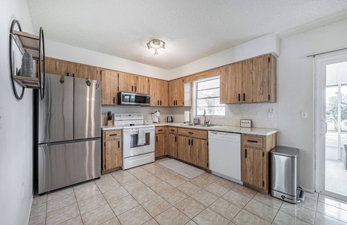 Vamo House | Charming 2-bedroom house in welcoming Sarasota with AC