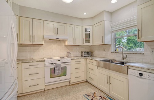South Sarasota House | Charming 2-bedroom house with AC in Sarasota