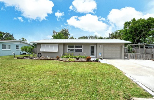 South Sarasota House | Charming 2-bedroom house with AC in Sarasota