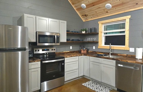 Stockton House | Charming 2-bedroom house in Stockton with WiFi and AC