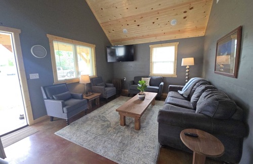 Stockton House | Charming 2-bedroom house in Stockton with WiFi and AC