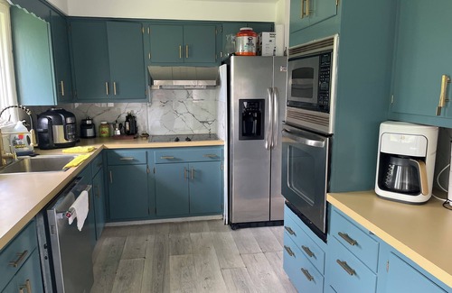 DeWitt House | Charming 2-bedroom house with AC, WiFi in Syracuse