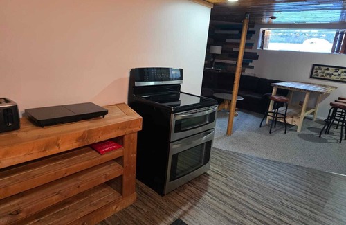 Nipawin House | Charming 2-bedroom house in Nipawin with AC, WiFi, fitness room