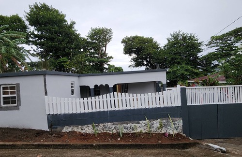 Barroui House | Charming 2-bedroom house in lovely Marigot 3 minutes away from the airport