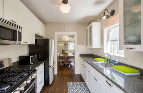 West Alameda House | Charming 2-bedroom house with spacious backyard in delightful Alameda