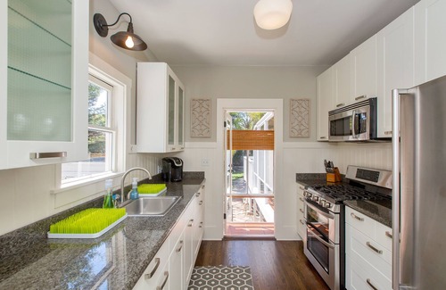 West Alameda House | Charming 2-bedroom house with spacious backyard in delightful Alameda