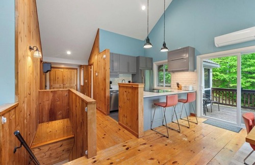 Campton House | Charming 2-bedroom house in Waterville Estates-sleeps 8!