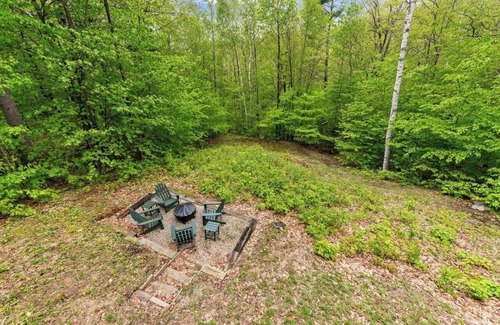 Campton House | Charming 2-bedroom house in Waterville Estates-sleeps 8!