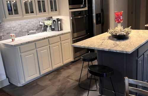 Decatur House | Charming 2 Bedroom House - Short Stroll to the Decatur Town Square