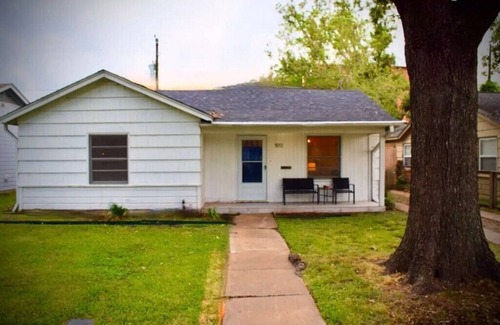 Greater Heights House | Charming 2-bedroom house in brilliant Houston with AC, WiFi